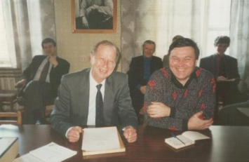 На заседании Ученого совета ИСИ, рядом - В.Н. Касьянов, на заднем плане слева направо - Д.Я. Левин, Г.Г. Степанов, М.А. Бульонков