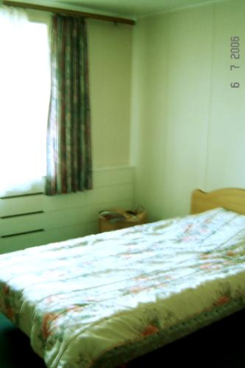 Наши апартаменты: двухкомнатный гостиничный номер стоимостью 550 р/стк. Спальня