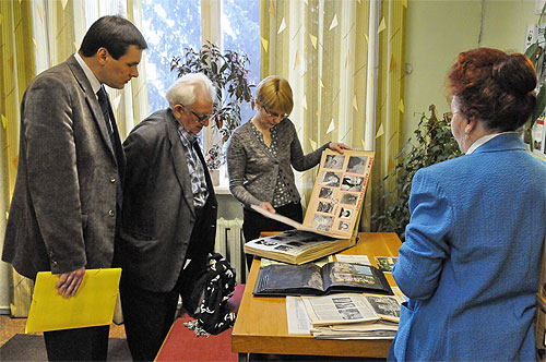 Работа с фотоматериалами по истории Красноярского научного центра