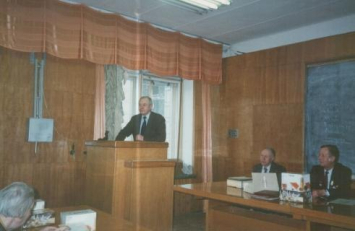 5-летие ИСИ, май 1995 г. На трибуне В.П. Ильин, в президиуме - В.И. Константинов и И.В. Поттосин