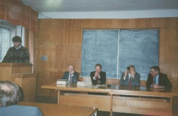 5-летие ИСИ, май 1995 г. На трибуне С.К. Голушко, в президиуме слева направо - В.И. Константинов, И.В. Поттосин, А.Г. Марчук, С.В. Кузнецов