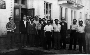 1961-62 Сотрудники Института Математики. Б.А.Трахтенброт - в центре, между А.Т.Гайновым и А.В.Гладким