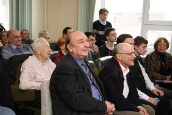В первом ряду - Б.Г. Михайленко, А.М. Федотов, Т.С. Васючкова, во втором ряду - А.Ф. Рар, за ним - И.С. Голосов