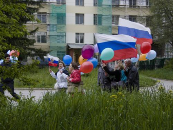 Колонна ИСИ начинает движение к Морскому проспекту