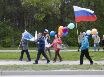 Флаги развеваются